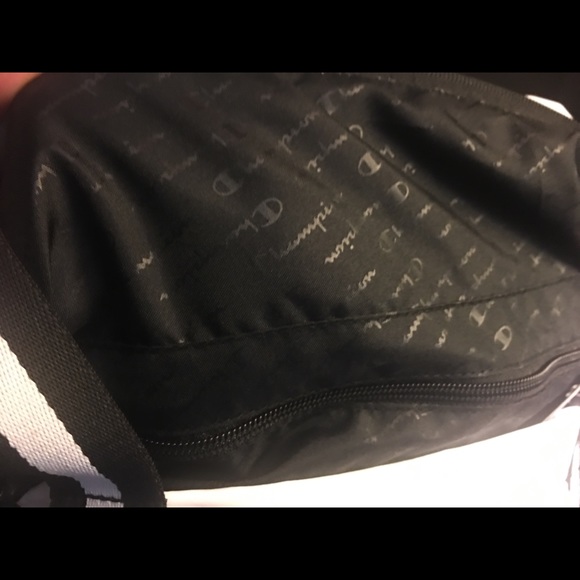 🔥🎒 Champion Duffle 🔥🎒 - Picture 6 of 6